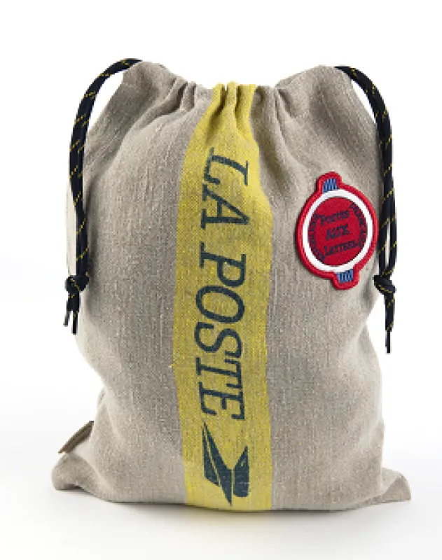 Vue 1 – Sac en toile postale avec écusson