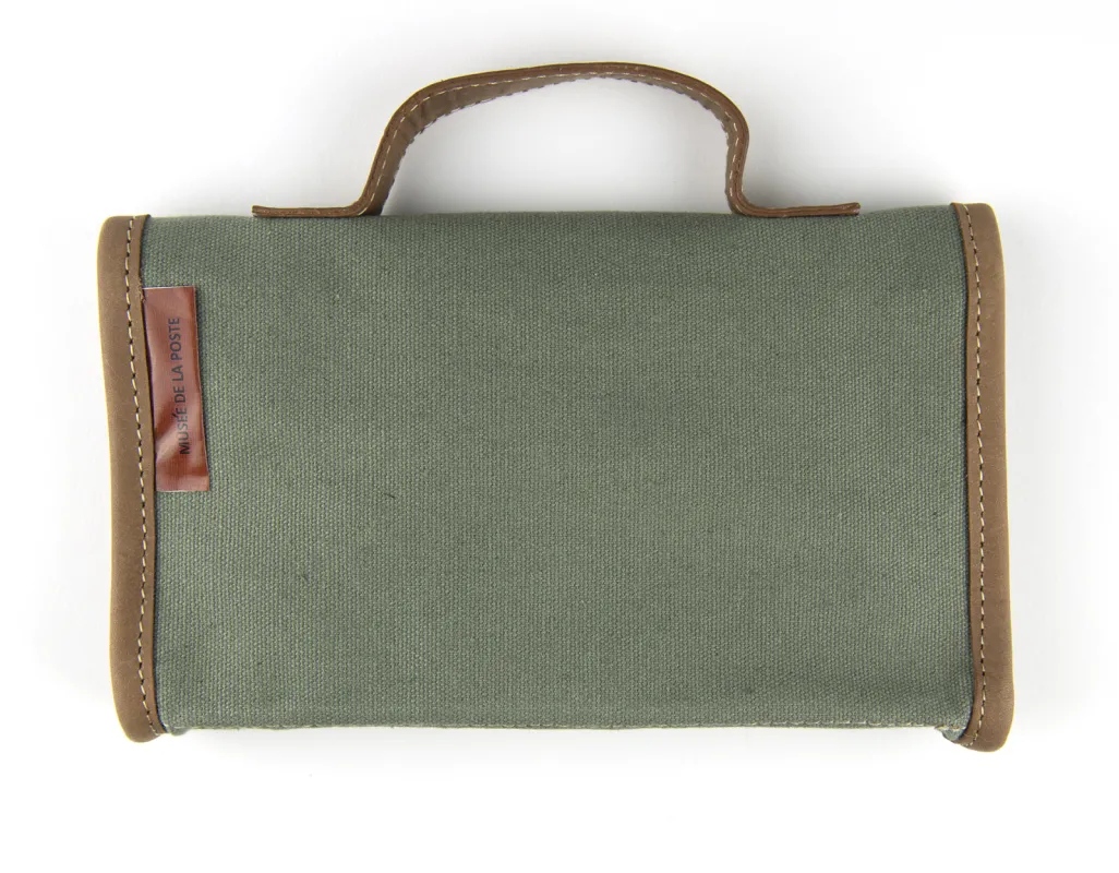 Vue 2 – Trousse en toile kaki